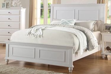 King Size Bed Frame & Mattress Included New In A Box.      Cama King Color Blanca Viene Con El Colchon Incluido Todo Nuevo 
