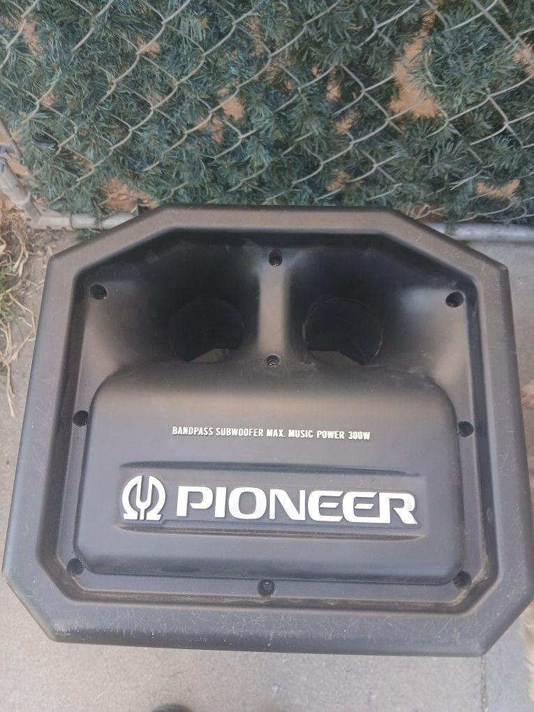 Pioneer Bandpass Subwoofer