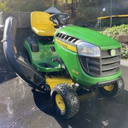 John Deere D125 Ride on Mower