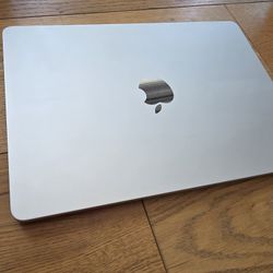 2024 Apple MacBook Air M3 13" 13.3