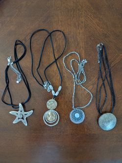 4 ladies necklaces