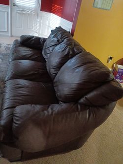 Couch set