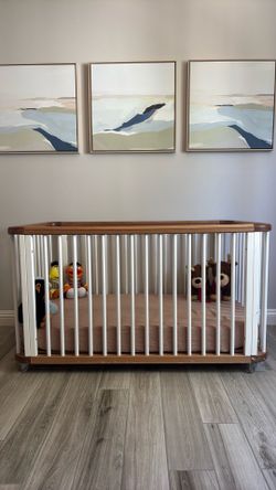 Nestig Modern Cloud Crib – Complete Set with Both Mattresses – Excellent Condition