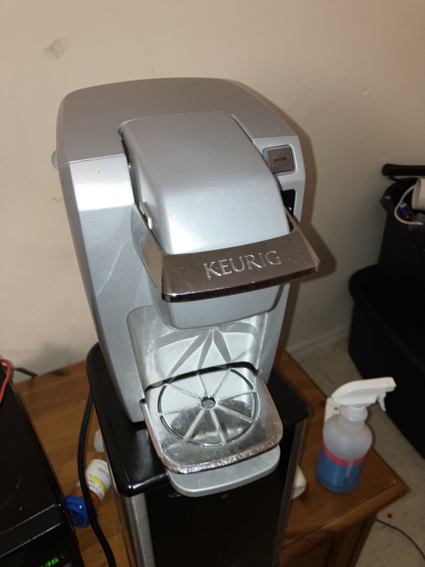 KEURIG COFFEE MAKER