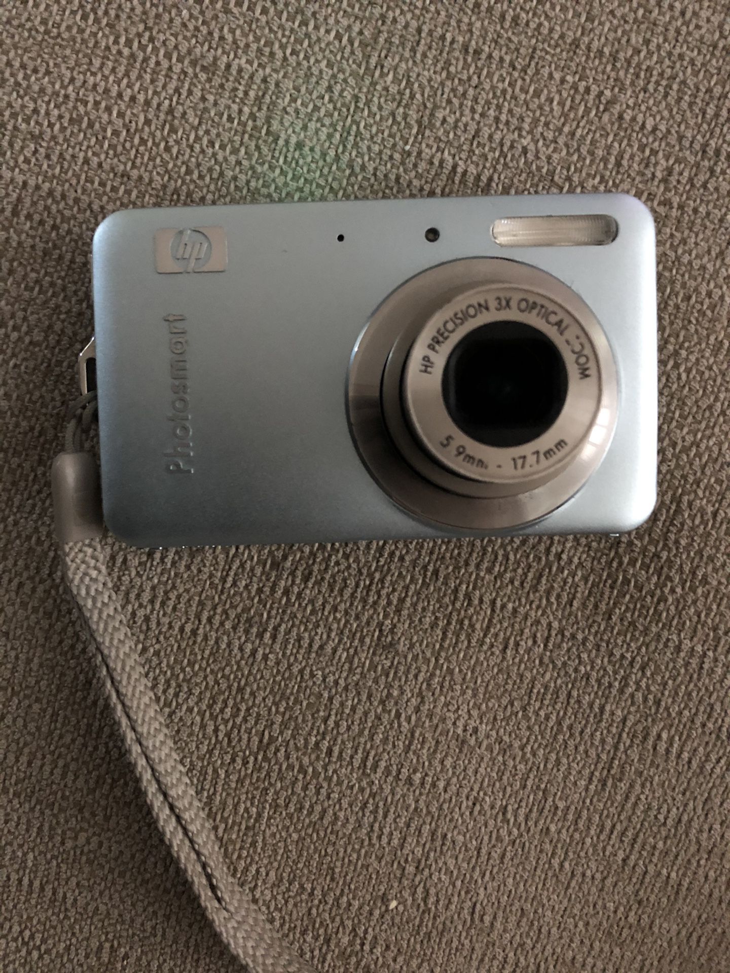 HP Photosmart 7.0 MP digital camera with accessories