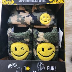 New Men's Slippers Size 9/10 