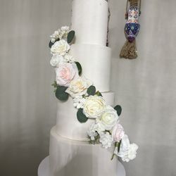 Wedding Cake ( SERIOUS BUYER ONLY)