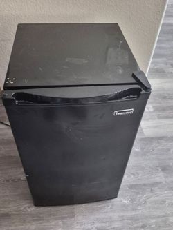 Mini refrigerator