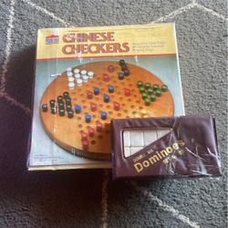 Vintage 1980’Chinese Checkers Game Complete And Set Of 28 Dominoes Sold As Set For 20$
