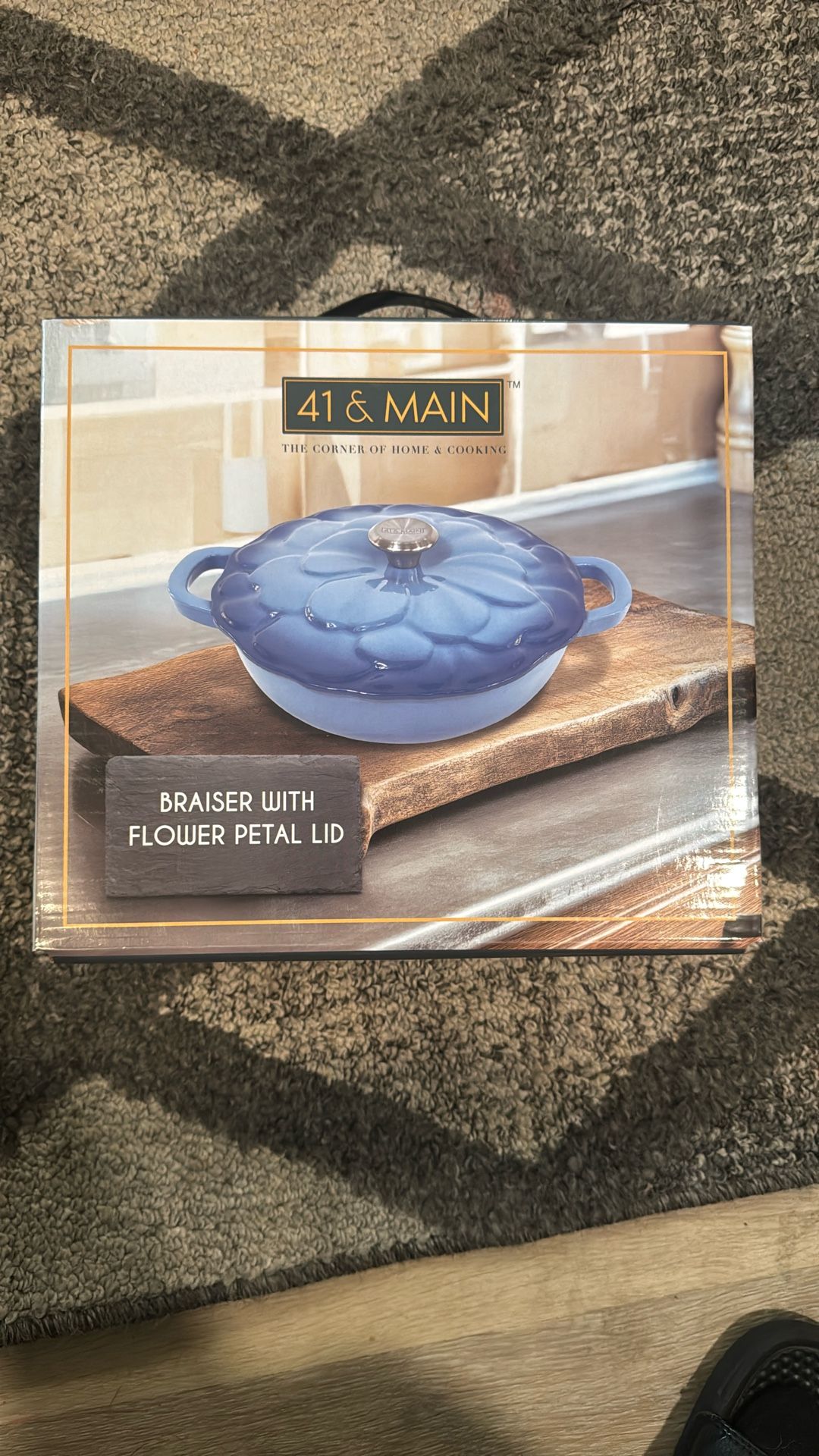 Braiser with flower petal lid