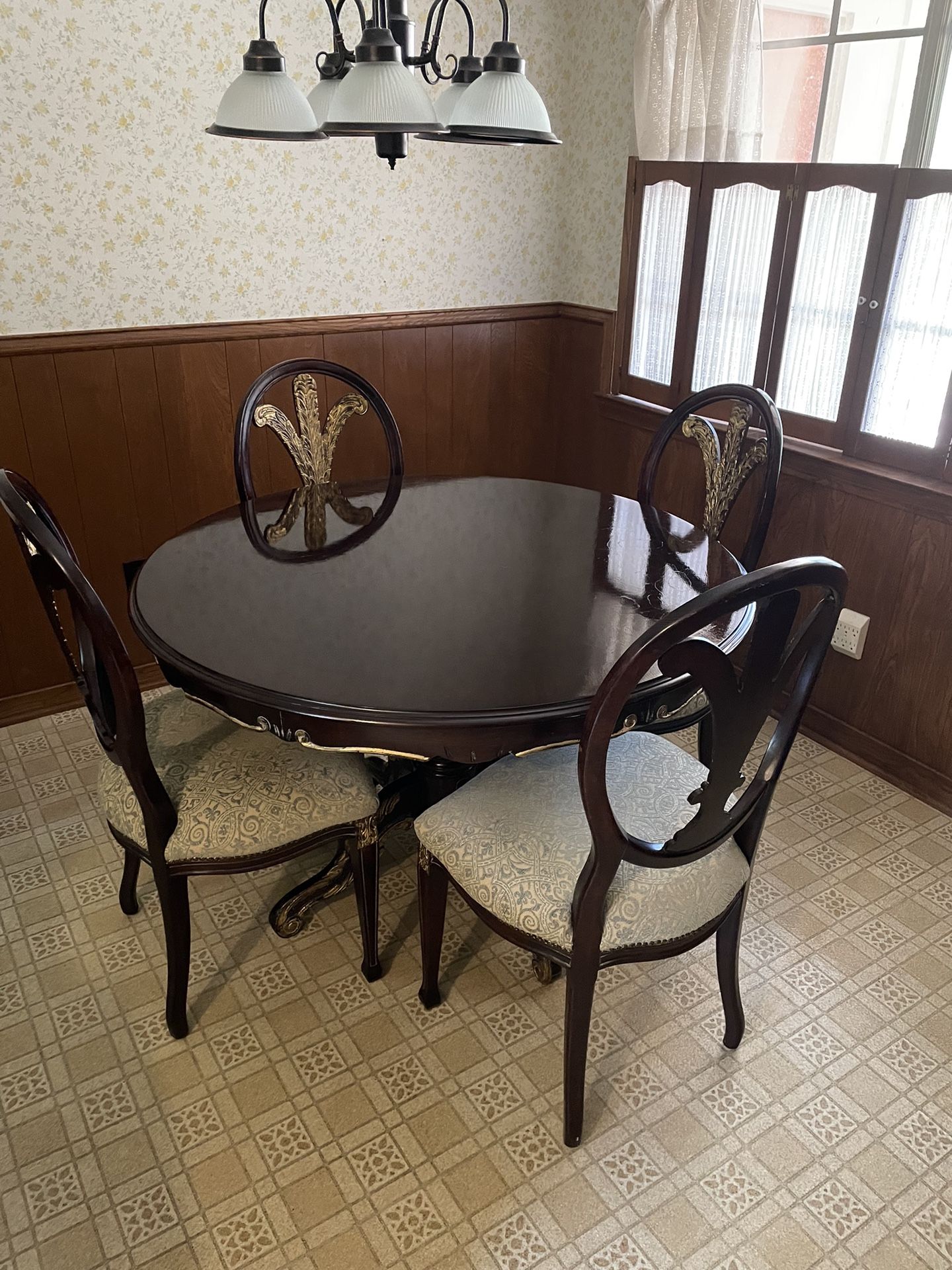 Kitchen Nook Table And Chairs