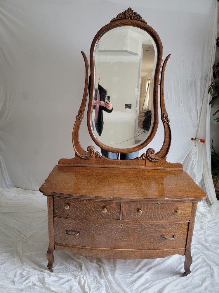 Antique Dresser With Mirror 