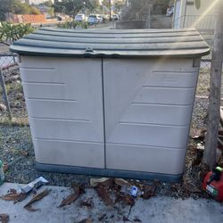 Rubbermaid Shed