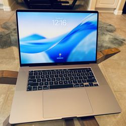 2TB MacBook Pro 32GB RAM i9