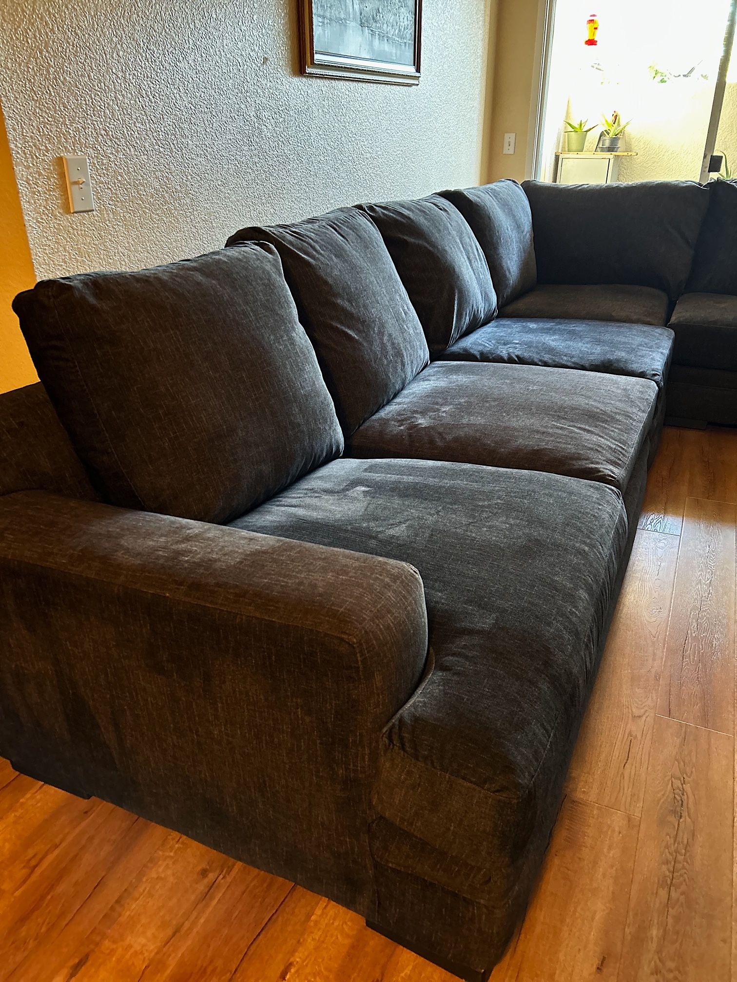 SECTIONAL COUCH FREE DELIVERY for Sale in Roseville, CA OfferUp
