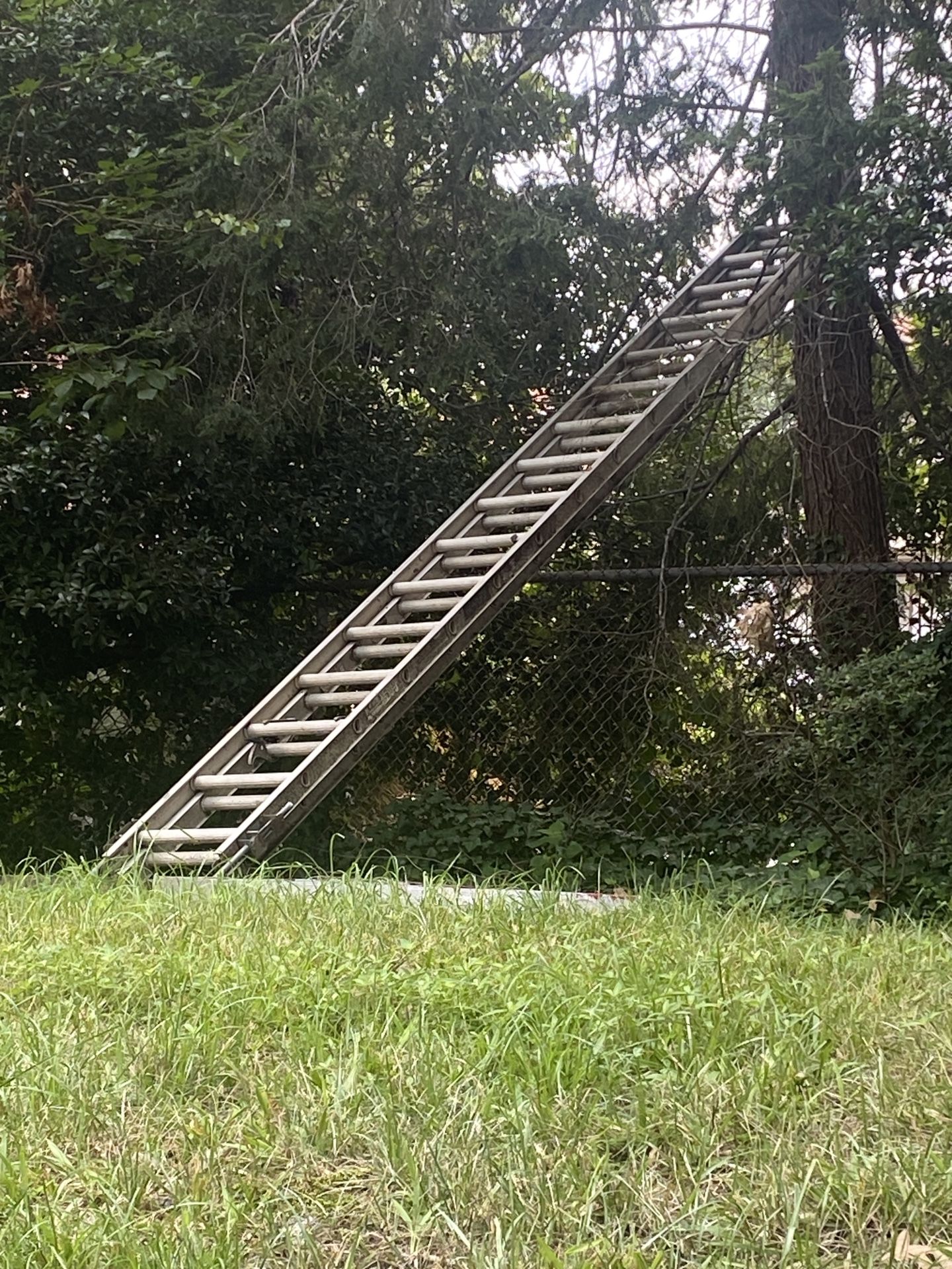 32 Ft Aluminum Extension Ladder