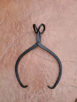 Large Antique Black Metal Heavy Duty Forged Steel Ice Tongps