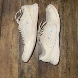 Nfinity Fearless Cheer shoes - Women’s size 10, used but in good condition 