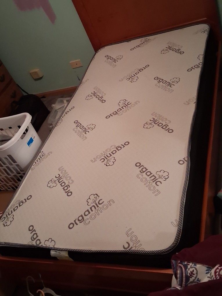 Twin Bed With Bed Frame 