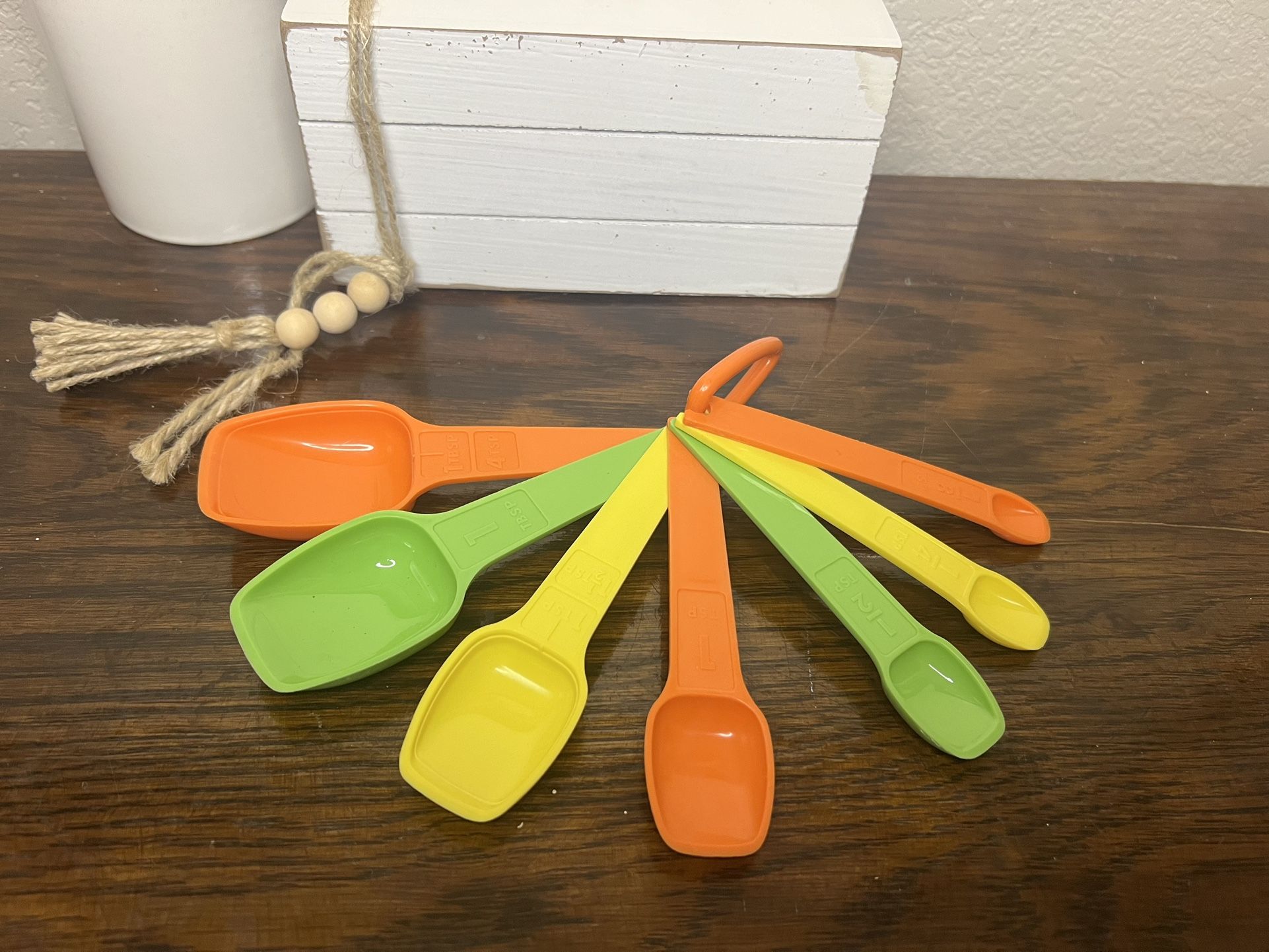 Vintage Tupperware Plastic Measuring Spoons