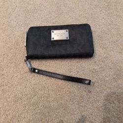 Michael Kors Wristlet 