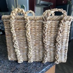 RUSH BASKET WICKER BASKET LARGE **READ ALL/SEE PHOTOS*