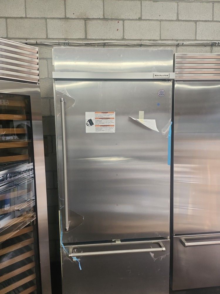 KitchenAid 20.9 Cu Ft Built-In Bottom Freezer Refrigerator In Stainless Steel Platinum Interior New