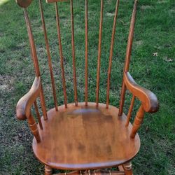 Antique Solid Wood Pineapple Rocking Chair 