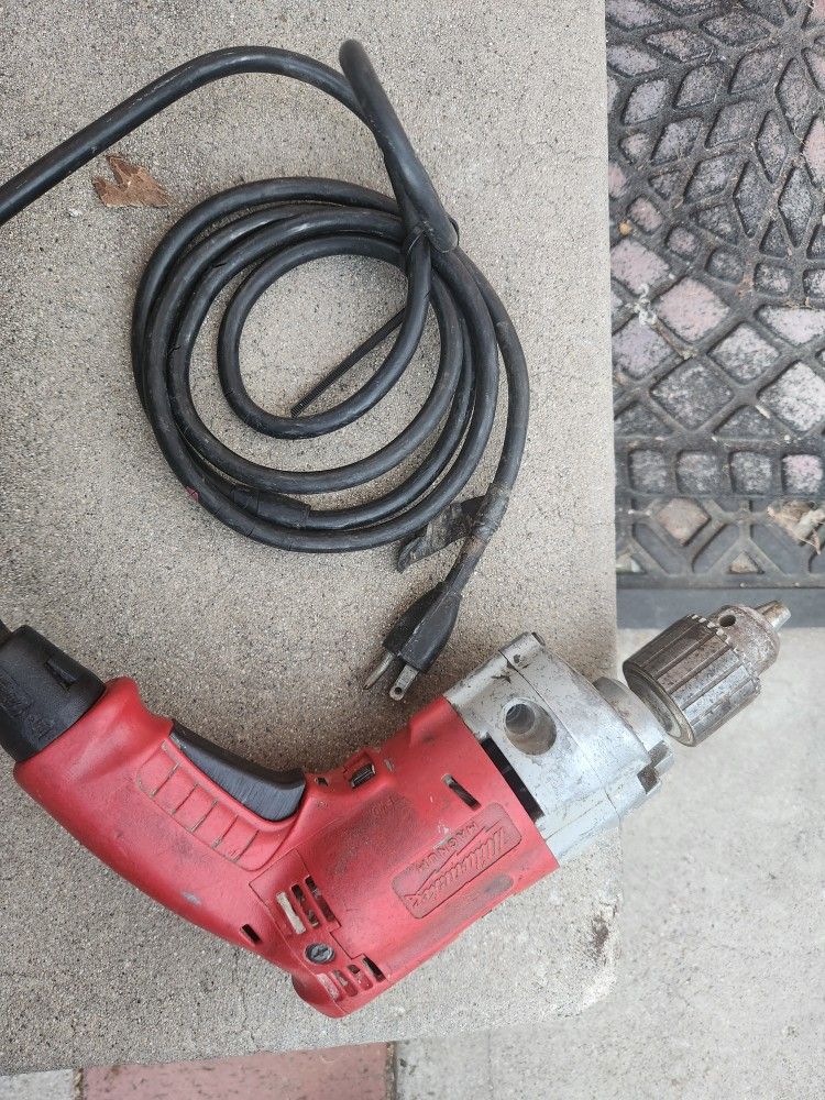 Milwaukee Magnum Drill 