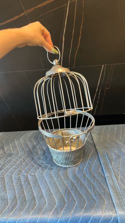 Outdoor hanging planter