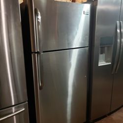 Refrijerador Frijidaire De 30 Pulgadas De Ancho  Estufa Frijidaire De Gas  Tengo Los Sets De Regulares $750 El Par 