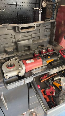 Pipe threader