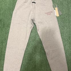 essential sweatpants 