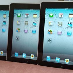 Lot Of 3 Apple iPad First Gen