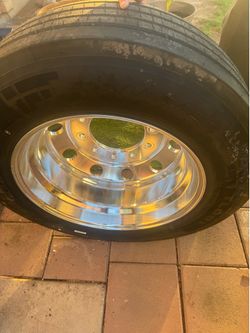 Nueva llanta y rim por $180