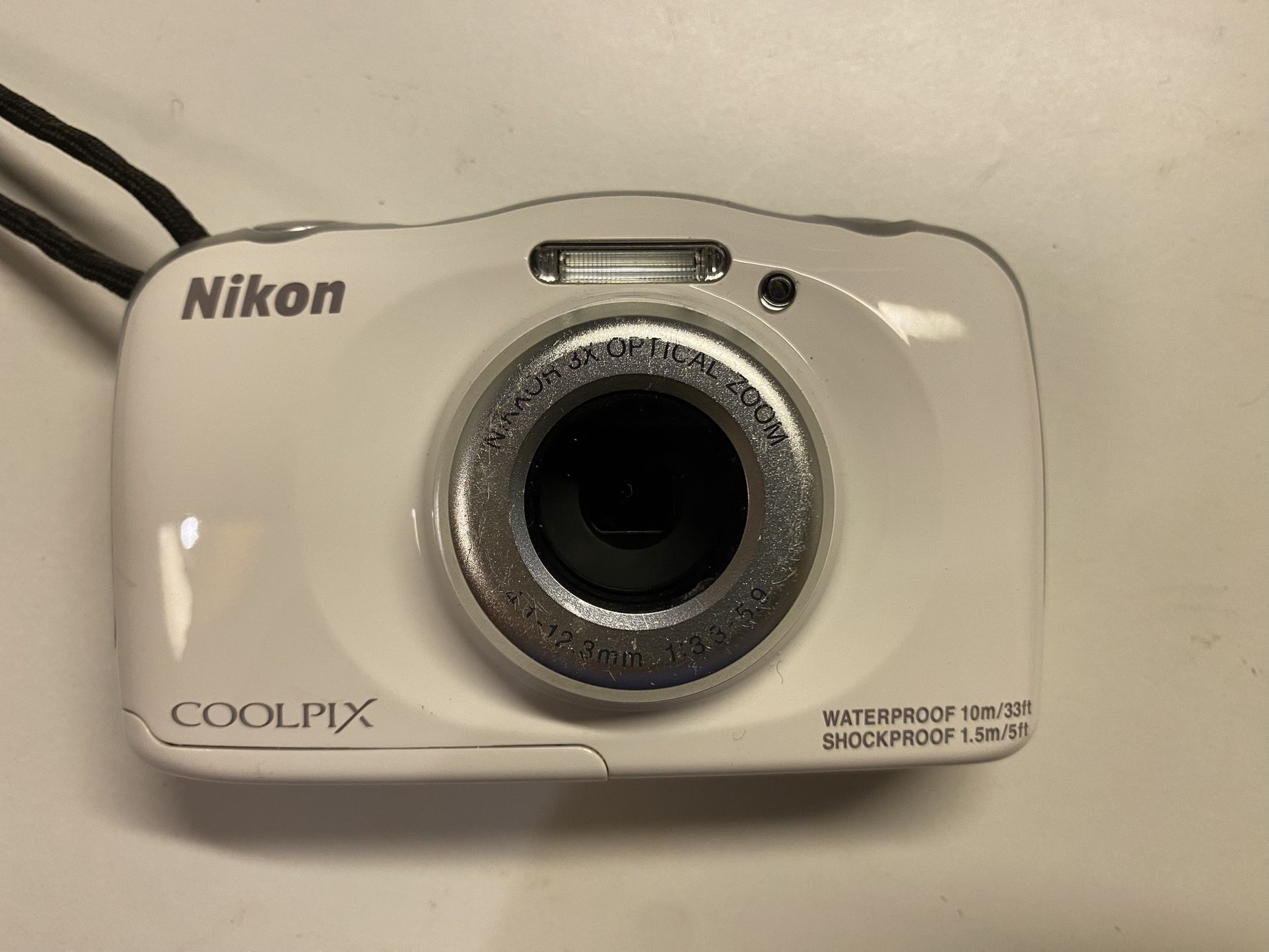 Nikon coolpix S33 waterproof camera