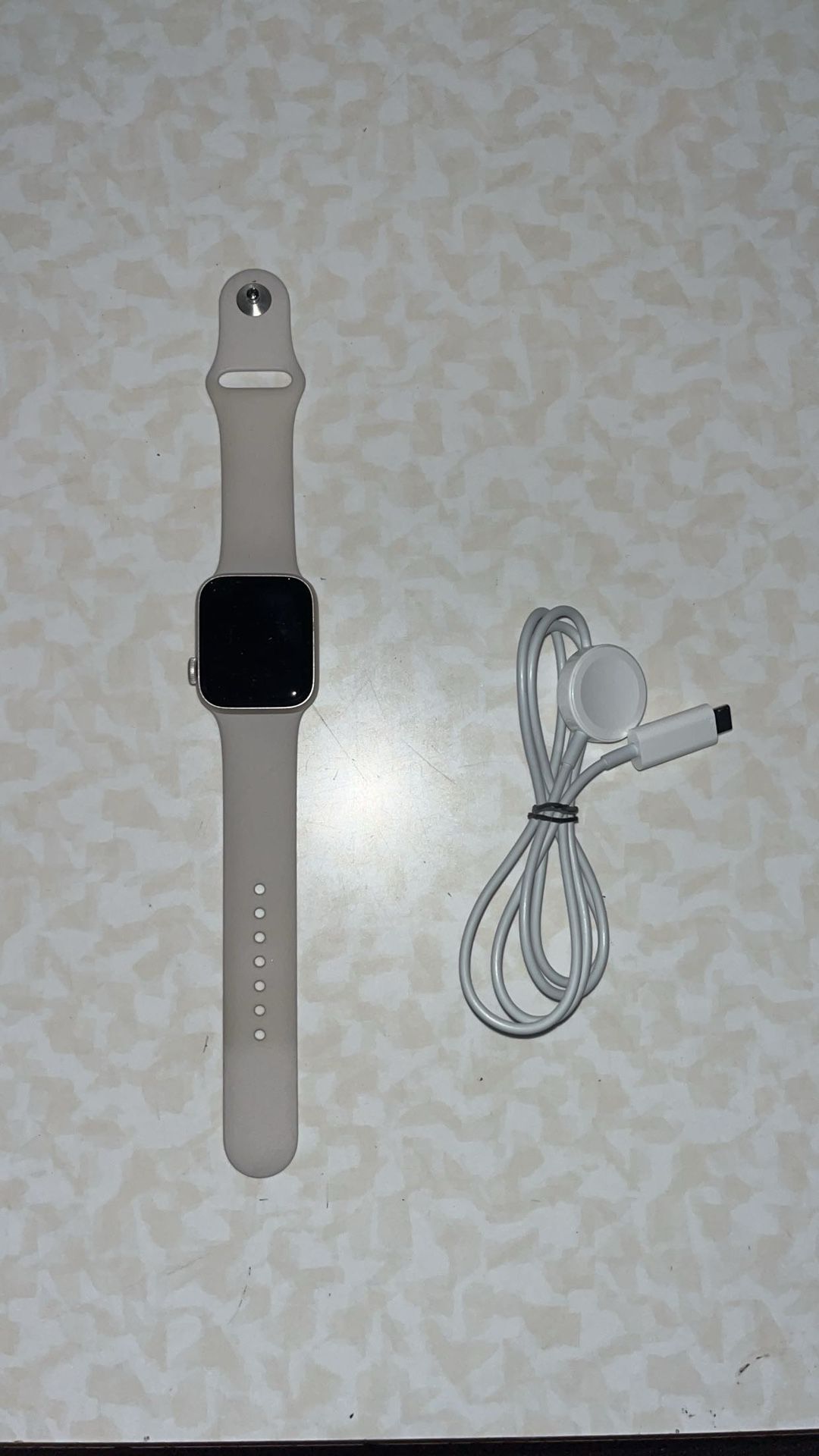 Apple Watch SE in Starlight