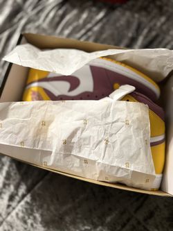 AIR JORDAN RETRO HIGH OG  UNIVERSITY GOLD/LIGHT BORDEAUX OR UNIVERSITE/BOURDEAUX CLAIR