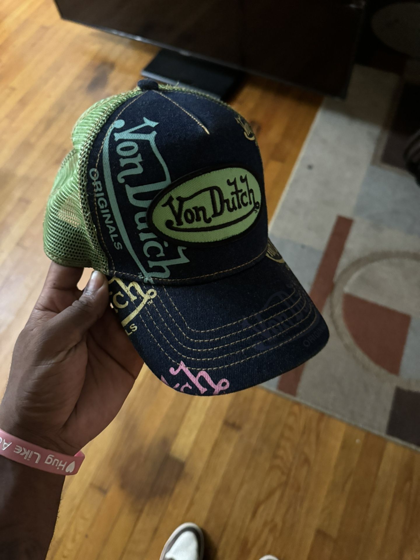 Von Dutch hat