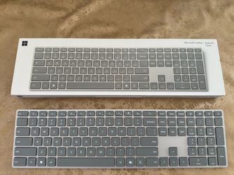 Opened-Box Microsoft Surface Keyboard 2nd Ed.