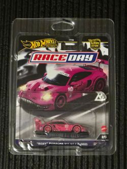 Hot Wheels Race Day Pink Roxy Porsche 911 GT3 R 992