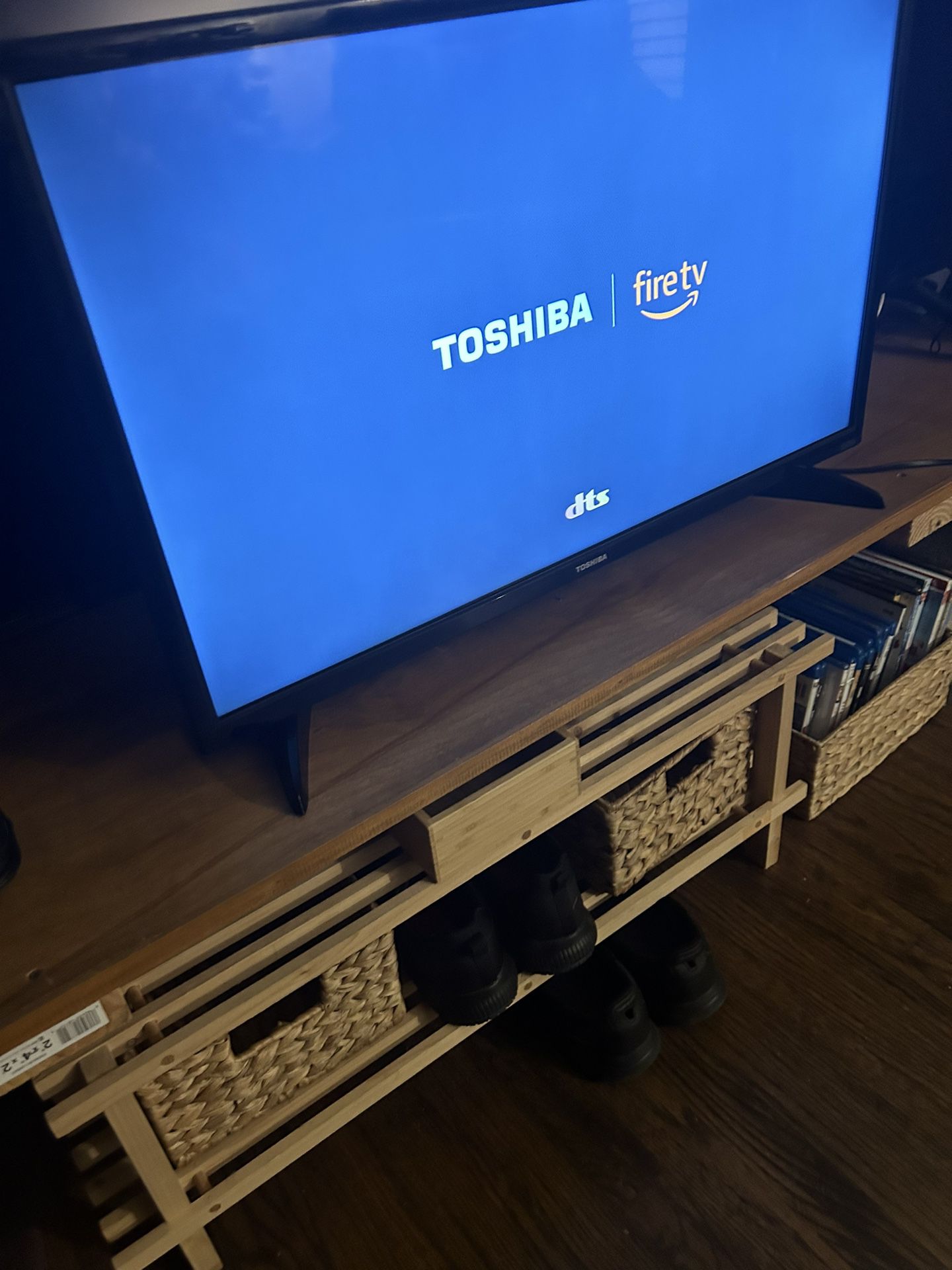  32 Inch Toshiba Firestick Tv Like New Original Remote Feet Asking 100  Great For Kids Room Kitchen Need Gone Bought Bigger Tv 70 Firm 