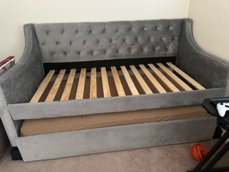 Grey Velvet Tufted Daybed with Trundle