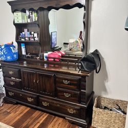 Make Me A Offer I Need Gone King Bed And Dressers Matress And Box Spring Included 