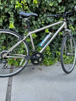 Schwinn Trailway hybrid Bike