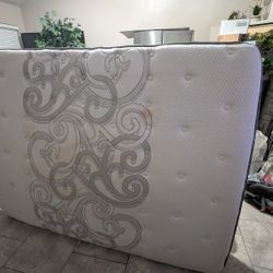 Queen Size Mattress With Box Spring And Metal Frame I