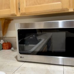 LG  Microwave (Stainless Steel)