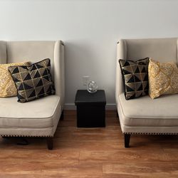 Accent Chairs 