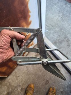 Mole trap