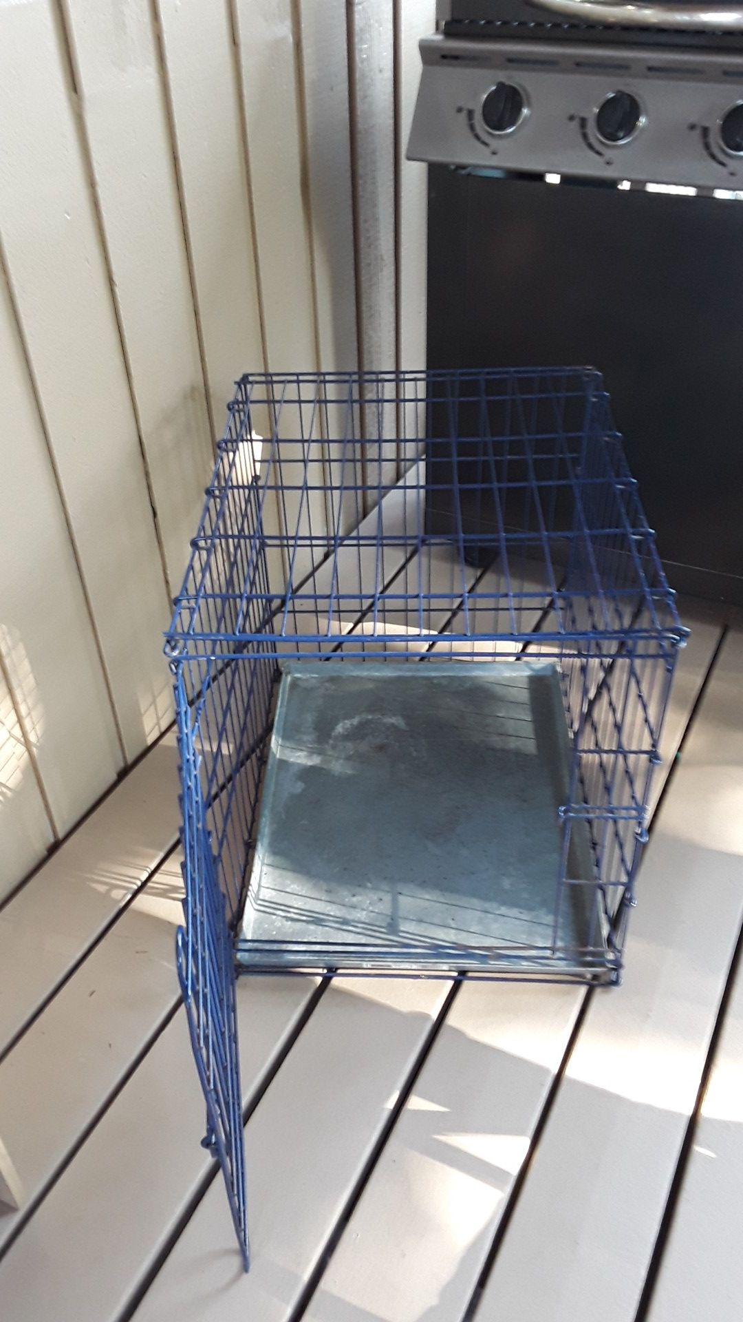 Metal dog crate